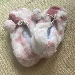 Nannette hardly worn slippers with pompoms